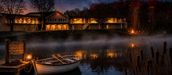 Jacuzzi Hot Tub in Main Bedroom! 1,000 Square Feet - Camp Fire - Kayaks & Bikes!