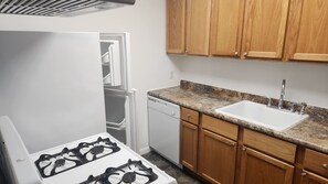 Private kitchen - Jacuzzi Hot Tub in Main Bedroom! 1,000 Square Feet - Camp Fire - Kayaks & Bikes! (Angola)
