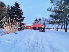 Exterior - Executive Retreat/Forest Trails/Golfing/Skating (Whitby)