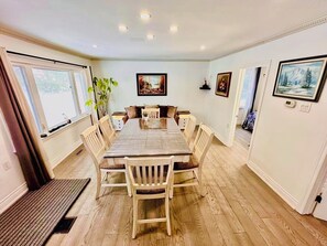 Dining - Executive Retreat/Forest Trails/Golfing/Skating (Whitby)