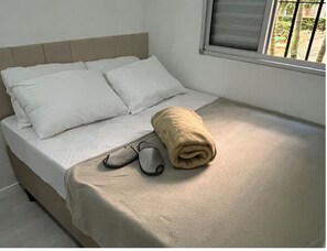 1 室のベッドルーム、アイロン / アイロン台、WiFi、ベッドシーツ