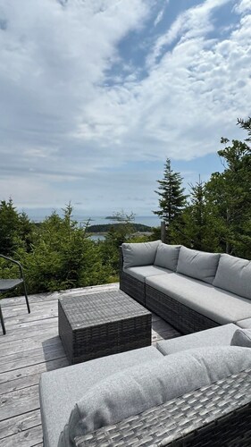 Classic maritime living; islands, water, wildlife & quiet forest trails...relax