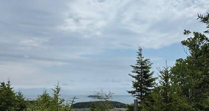 Classic maritime living; islands, water, wildlife & quiet forest trails...relax