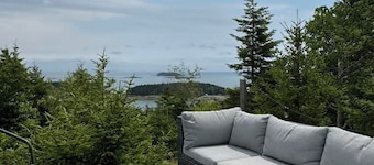 Classic maritime living; islands, water, wildlife & quiet forest trails...relax