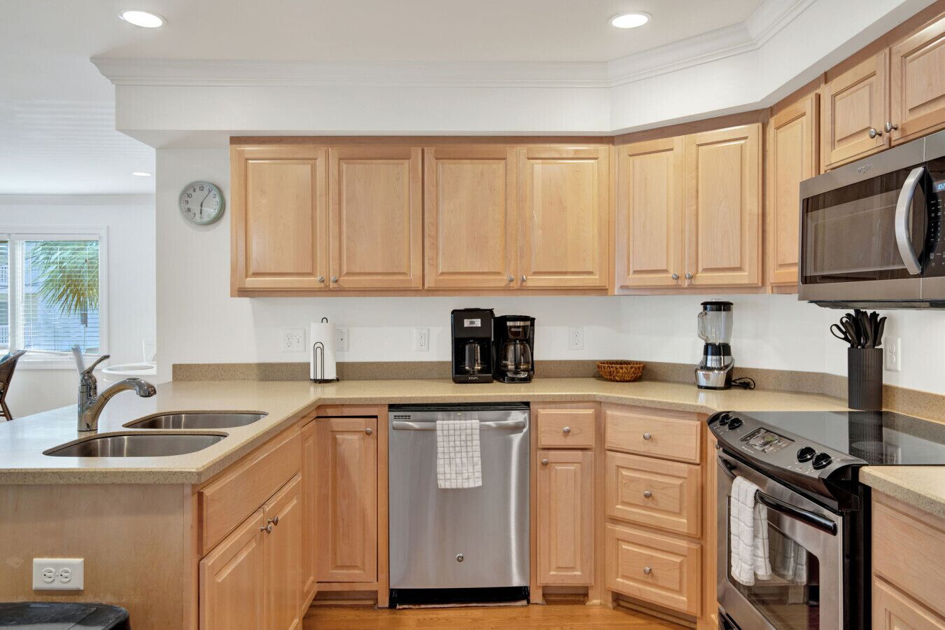 Coffee/tea maker, microwave, oven, stovetop