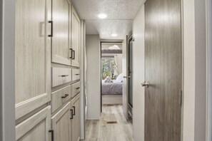 4 chambres, bureau, Wi-Fi gratuit, draps fournis