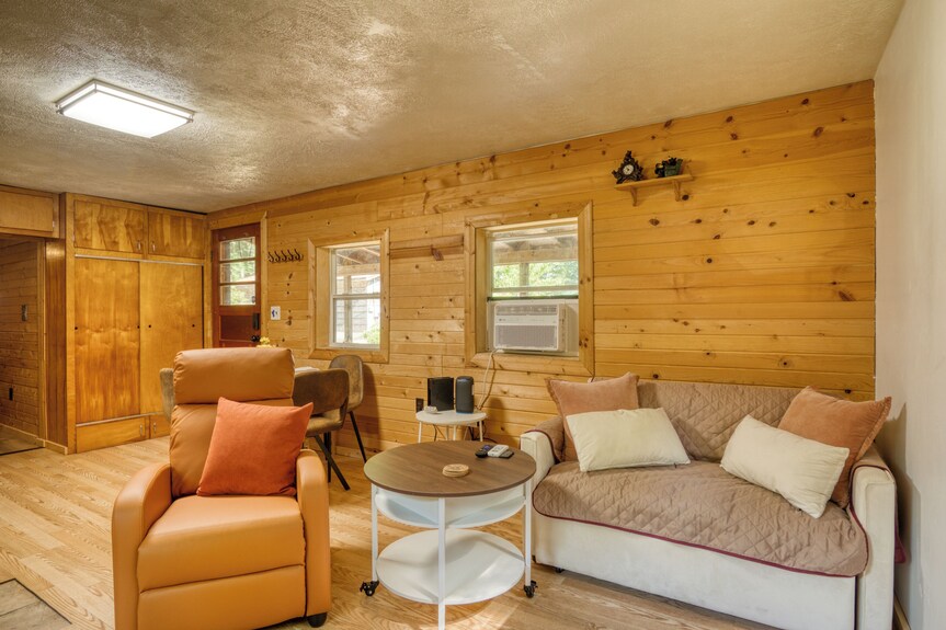 4 Bedroom Round Lake Access Getaway: 2 Cabins + 2026 Camper + Dock - Michigan