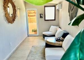 Basic Room | Living area - Hotel Obra (Medellin)