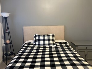 Bed sheets - Little Murrieta- Prime Location to downtown (Murrieta)