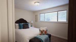Room - Cozy 3BR Seattle Home Steps from World Cup Action at Lumen Field (Shoreline)