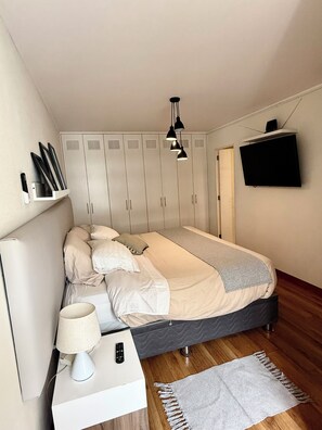 3 bedrooms, desk, iron/ironing board, travel cot - Spacious 3-bedroom apartment with AC in lovely Miraflores (Miraflores)