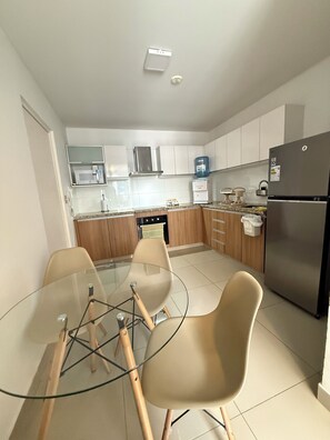 Dining - Spacious 3-bedroom apartment with AC in lovely Miraflores (Miraflores)
