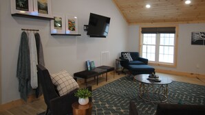 Smart TV - Watauga Lake Cherokee Nat'l Forest.  New house, fenced, firepit, pet friendly. (Hampton)