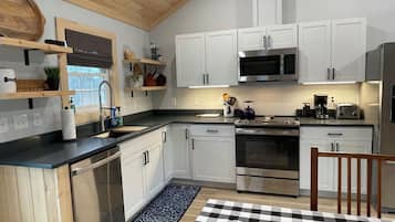 Coffee/tea maker, fridge, microwave, oven