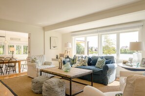 Smart TV, fireplace, books - Popponesset-Exclusive Waterfront Home, Firepit, Hot Tub, & central A/C (Mashpee)