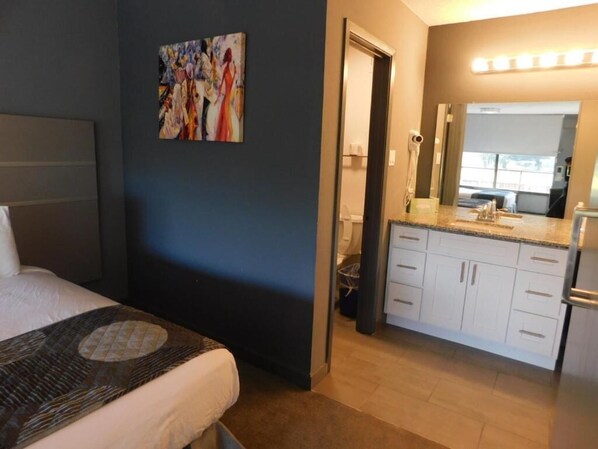 Room - Affordable Double Room Stay (New Orleans)