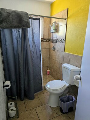 Shower, hair dryer, towels, soap - Casita Sol - A Bright and Cozy Hideaway (Las Cruces)
