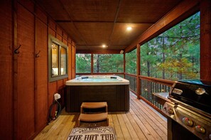 Outdoor spa tub - Separate Game Cabin, Close to Town, Games, Nice Views (Broken Bow)