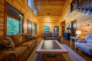Smart TV, fireplace - Separate Game Cabin, Close to Town, Games, Nice Views (Broken Bow)
