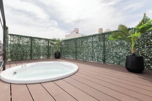 Bañera de hidromasaje exterior