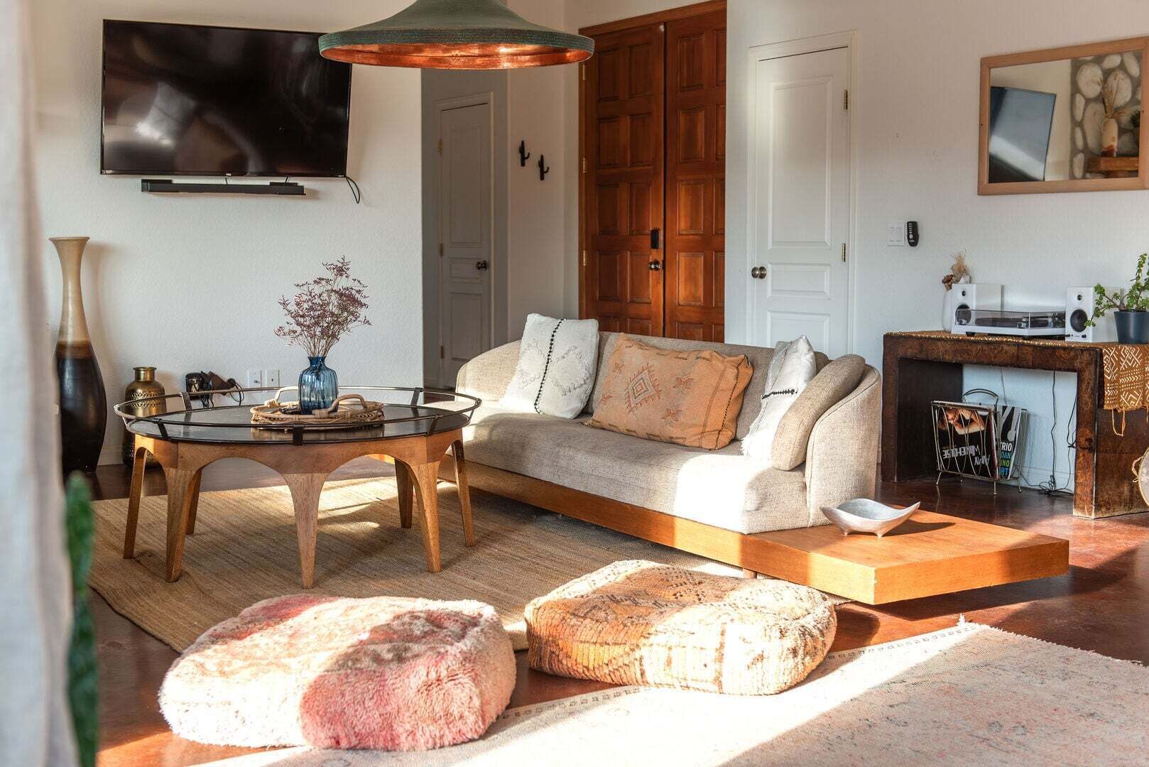Smart TV, fireplace