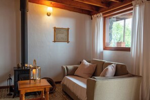 Living area - Finca Vilaflor Cabin 2 (Vilaflor)