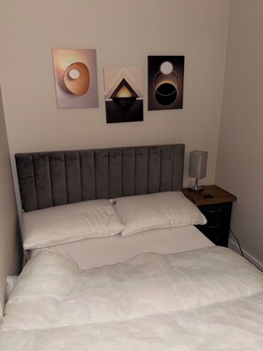 Shared Dormitory, 1 Bedroom, Smoking, Patio | 2 bedrooms - Room-modern Double bed Room (Gillingham)