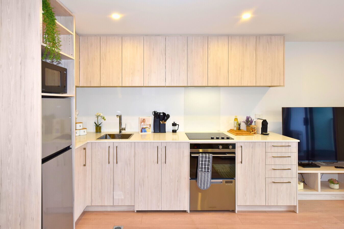 Fridge, oven, stovetop, dishwasher