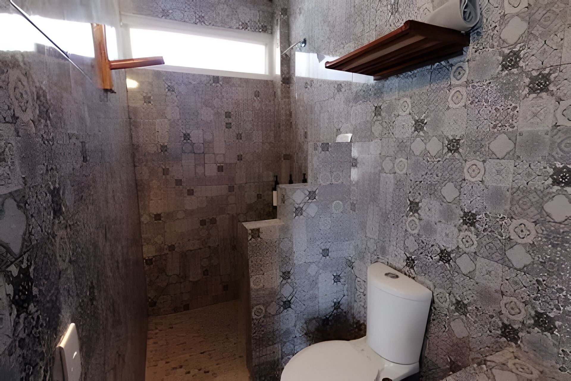 Apartment | Bathroom | Shower, towels, toilet paper
