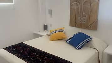 Egyptian cotton sheets, premium bedding, Select Comfort beds, desk