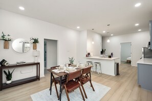 Dining - Perfect 3-bedroom house in peaceful Houston neighborhood (Houston)