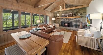 Sunrise Mountain Views, Hot Tub, Fire Pit & Spacious Retreat Near Downtown Boone