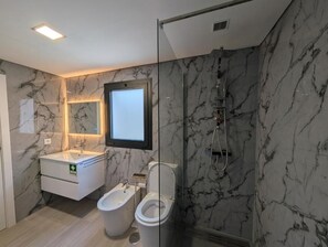 Bathroom - Vrbo Property (Pedraído)