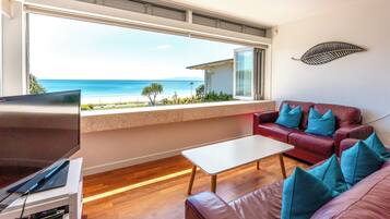 Comfort Apartment, Ocean View | Living area