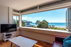 Comfort Apartment, Ocean View | Living area - Vista On The Beach at The Sands (Waiheke Island)