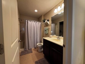 Bathroom - 2-bedroom 2-bath condo in lovely Mishawaka with close to Notre Dame. (Mishawaka)