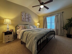 Room - 2-bedroom 2-bath condo in lovely Mishawaka with close to Notre Dame. (Mishawaka)