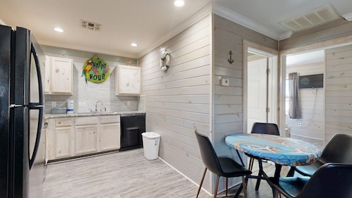 ACC2 Shared Pool, Pet Friendly, Golf Cart Zone