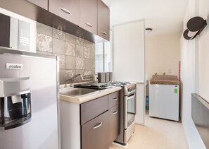 Apartamento família, vista para a cidade | Cozinha privada