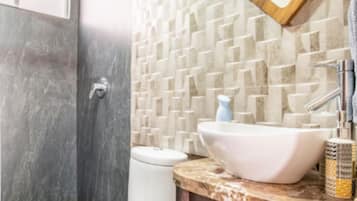 Family Apartment, City View | Bathroom