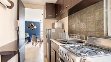 Family Apartment, City View | Private kitchen