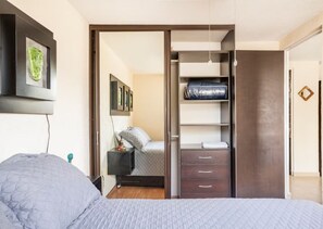 Appartement Familial, vue ville | Fer et planche à repasser, Wi-Fi gratuit