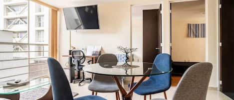 Apartamento família, vista para a cidade | Opções para refeição
