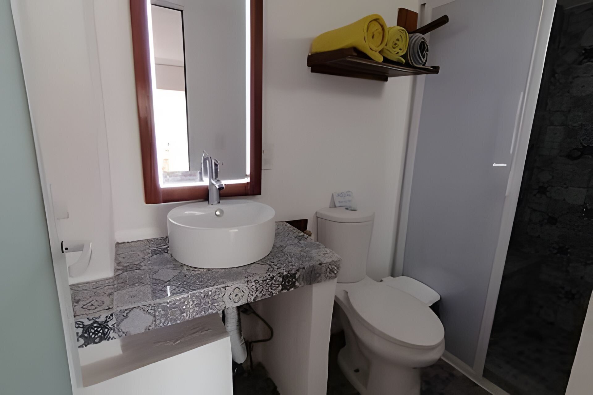 Apartment | Bathroom | Shower, towels, soap, shampoo