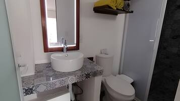 Apartment | Bathroom | Shower, towels, soap, shampoo