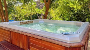 Bañera de hidromasaje exterior