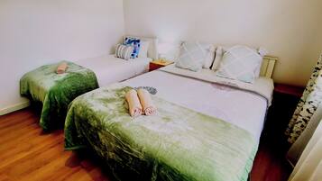 4 bedrooms, iron/ironing board, WiFi, bed sheets
