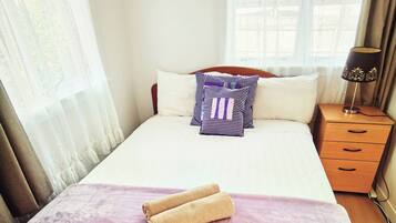 4 habitaciones, tabla de planchar con plancha, wifi y ropa de cama