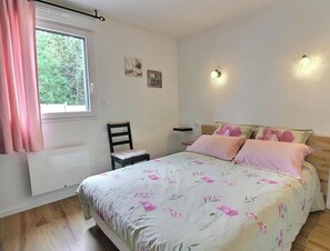 Iron/ironing board, free WiFi, bed sheets - La belle étoile - PLELO (PLELO)