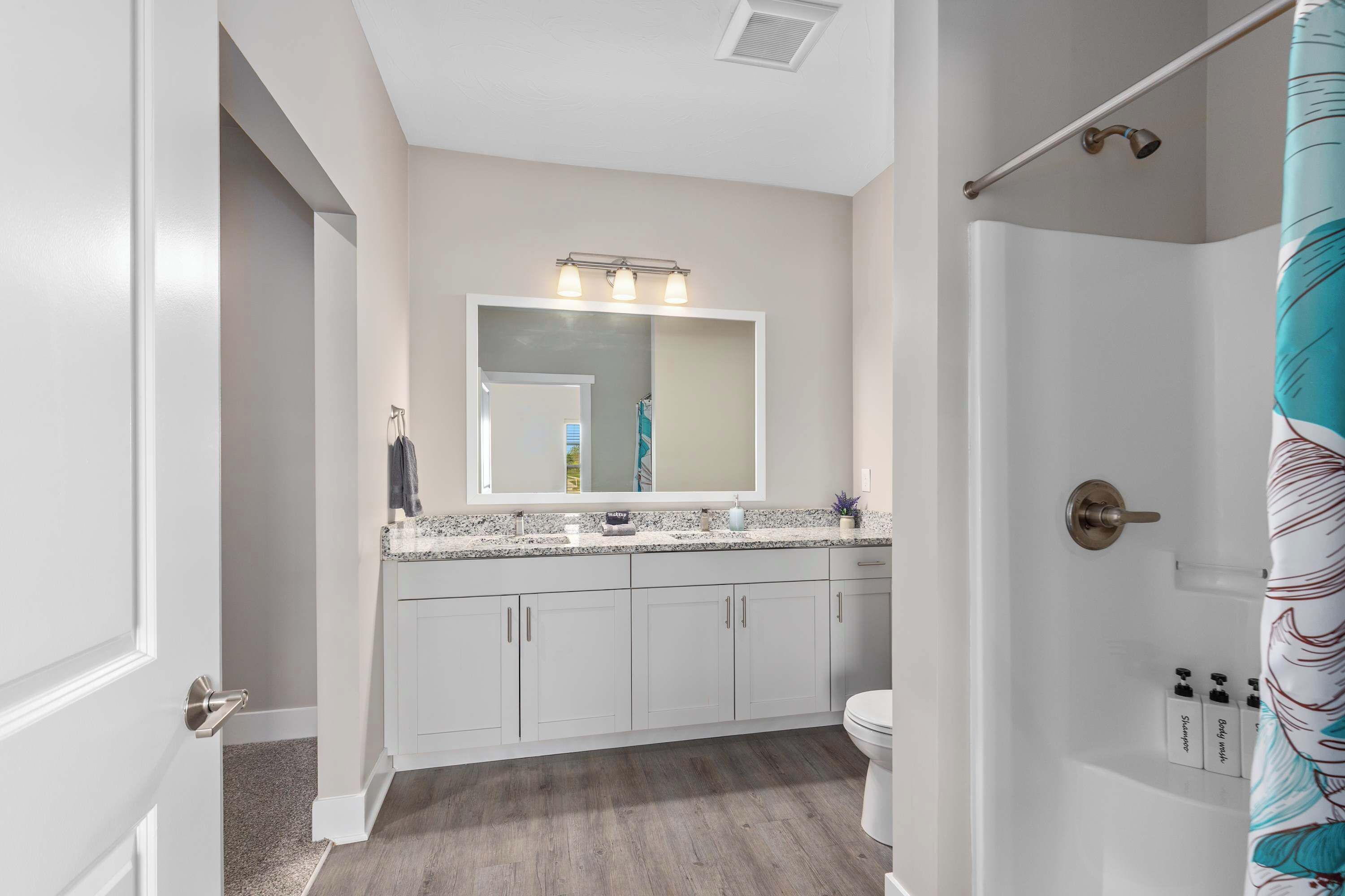 Shower, hair dryer, towels, shampoo